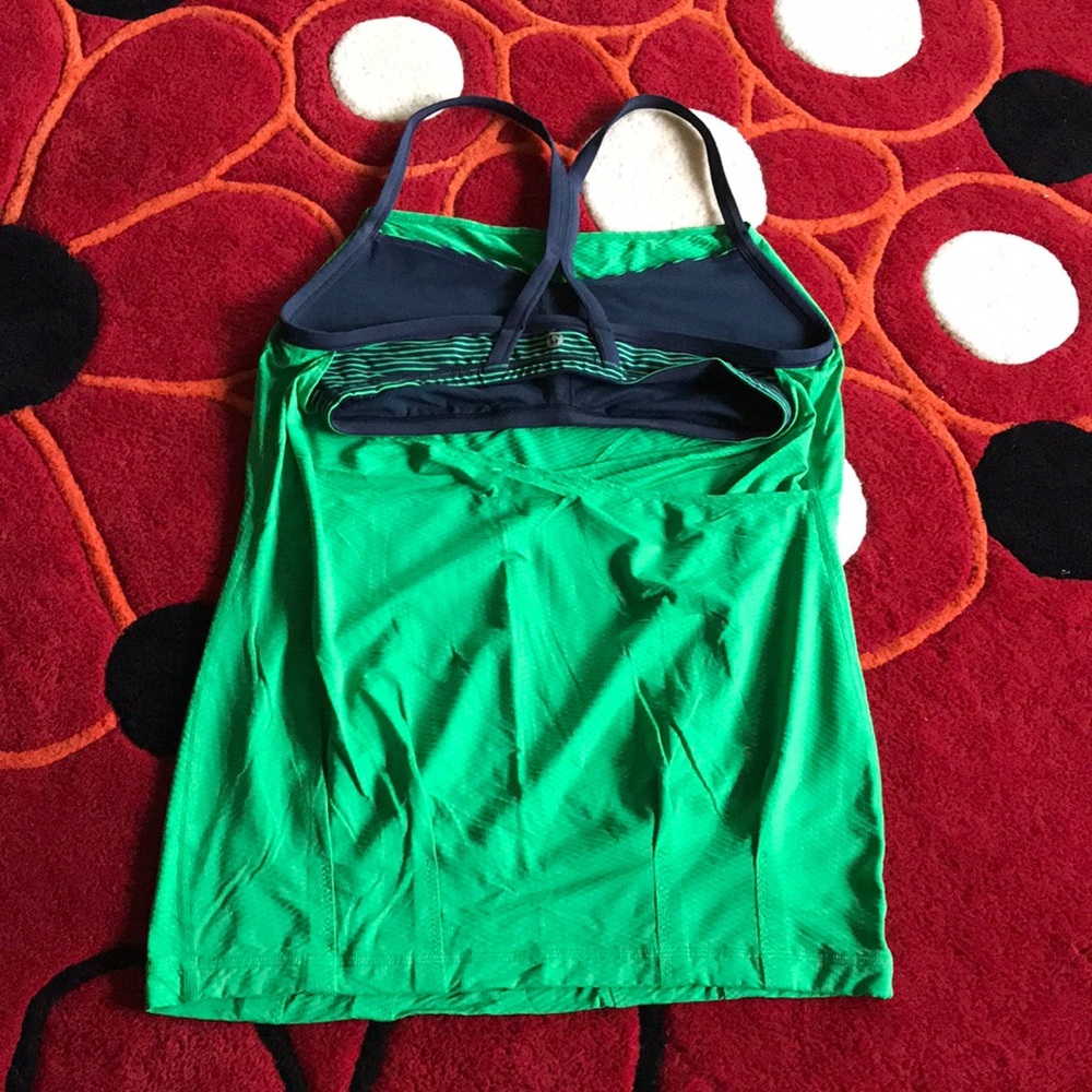 Lululemon workout top.